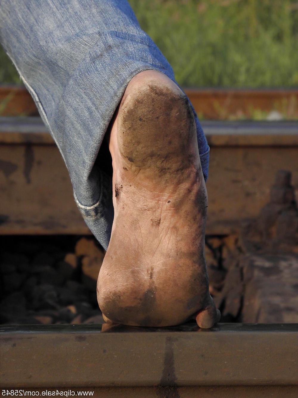 25P Railway dirty feet