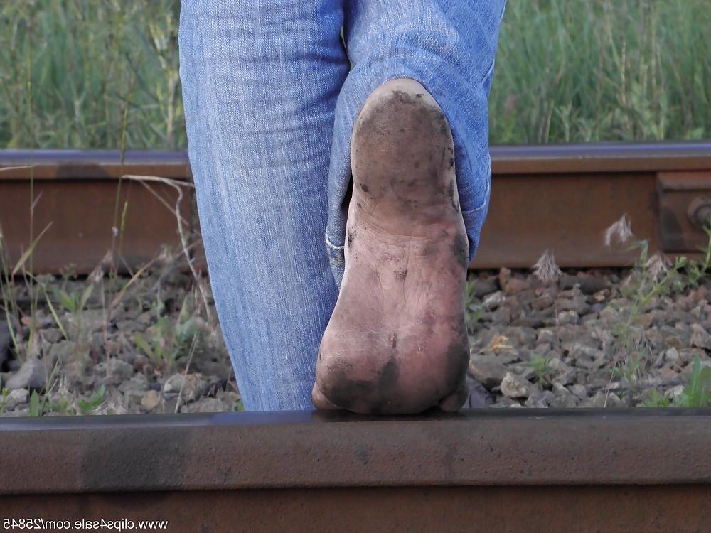25P Railway dirty feet