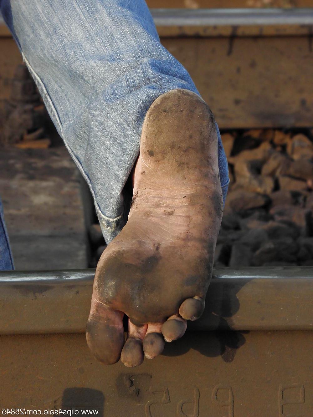 25P Railway dirty feet
