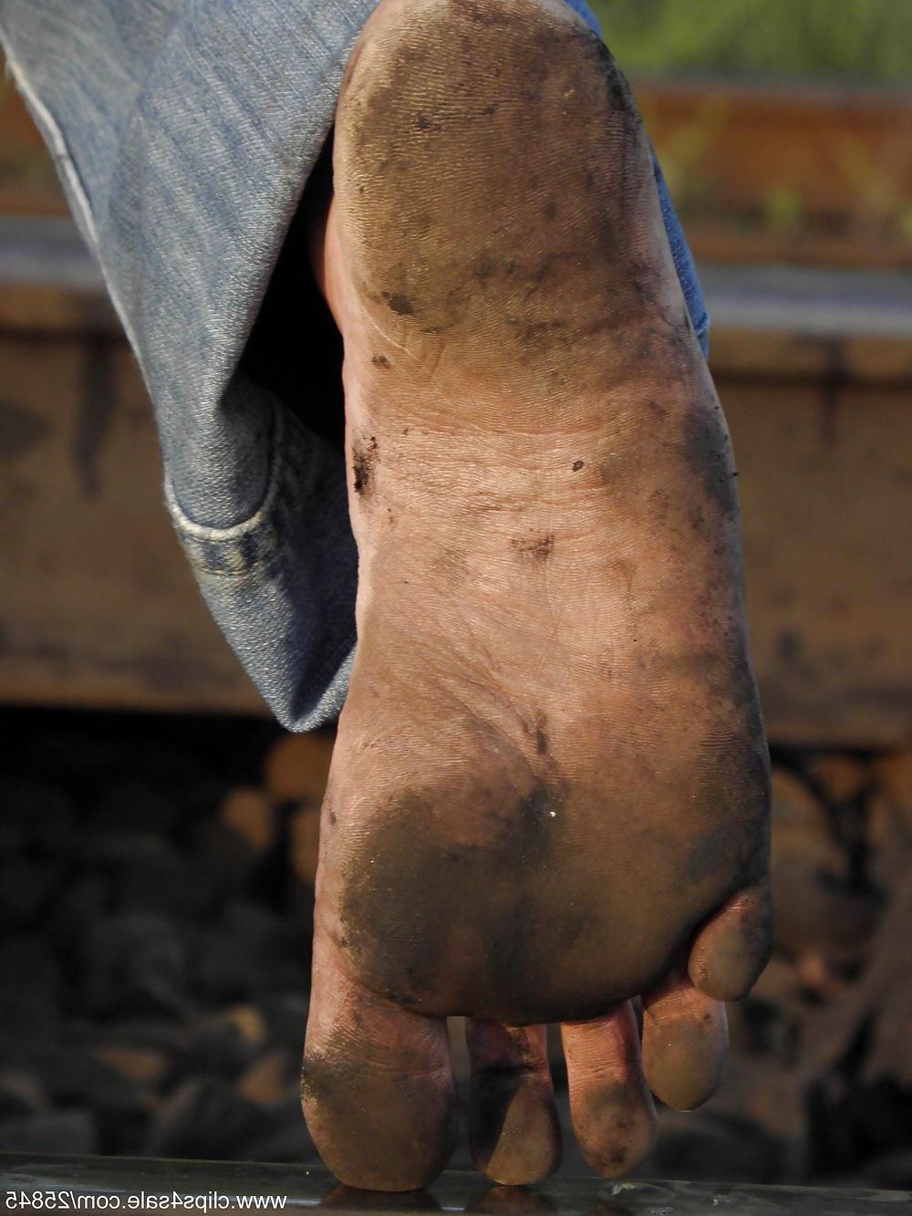 25P Railway dirty feet