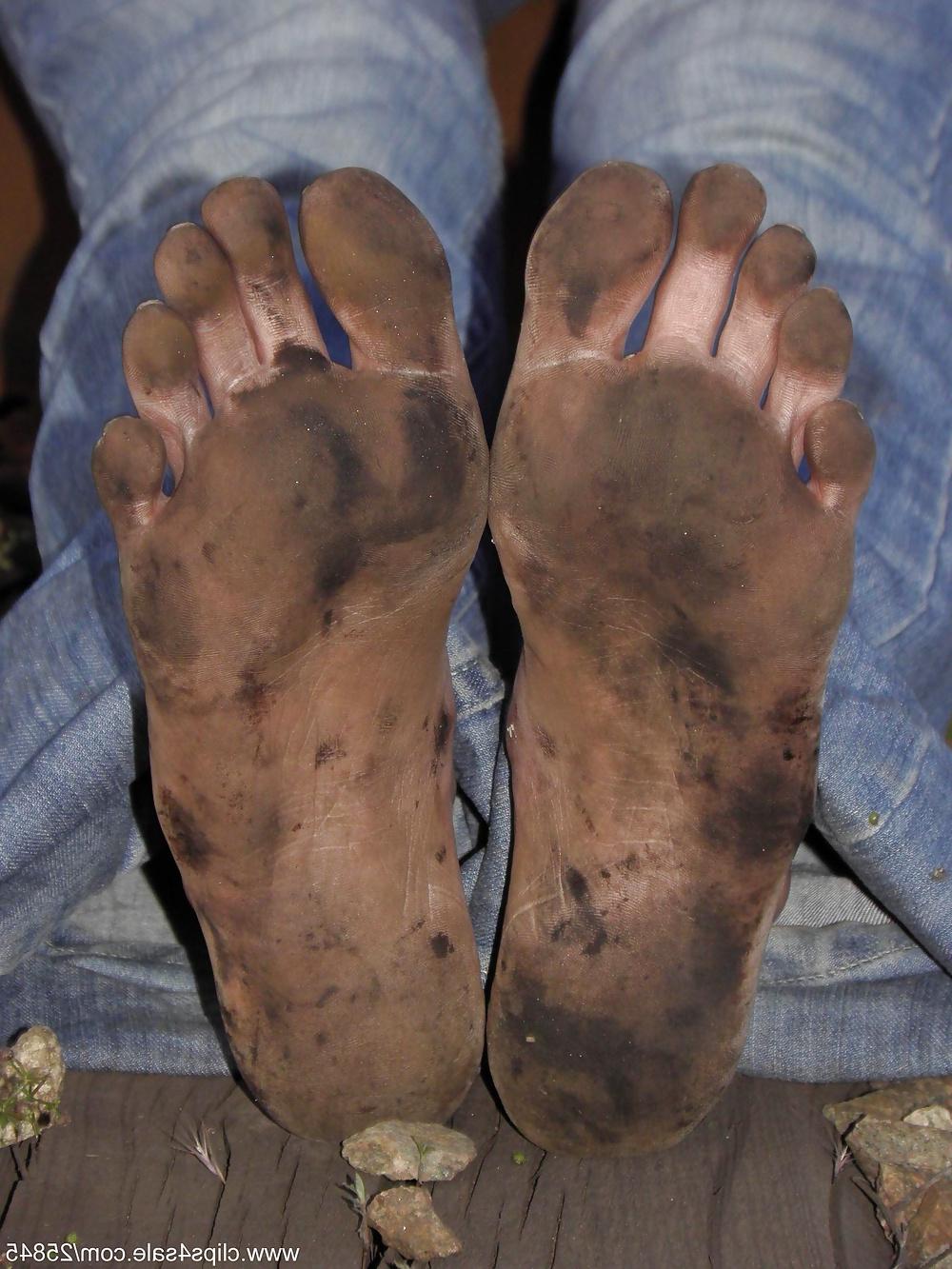 25P Railway dirty feet
