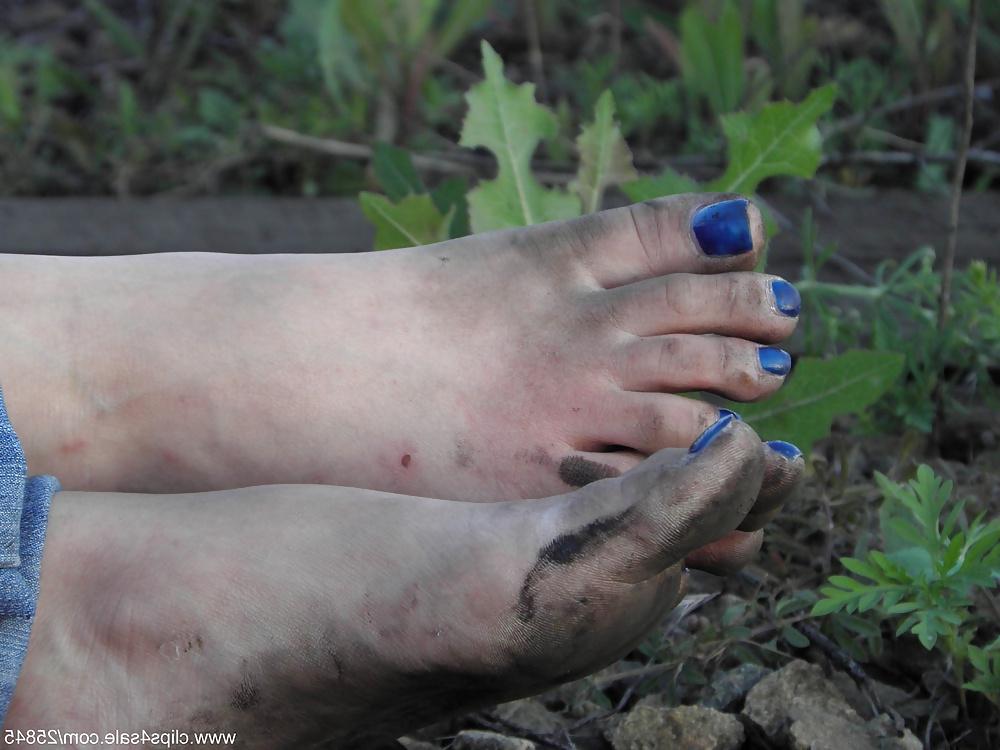 25P Railway dirty feet