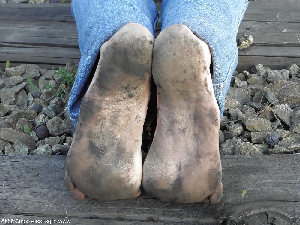25P Railway dirty feet