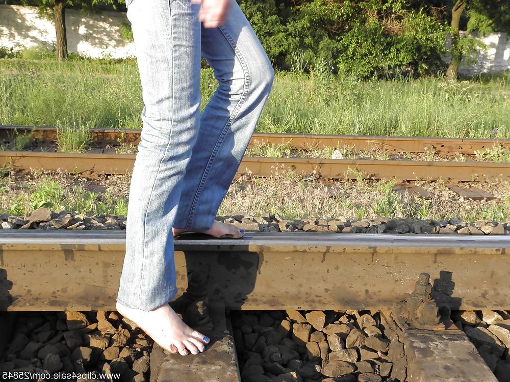 25P Railway dirty feet