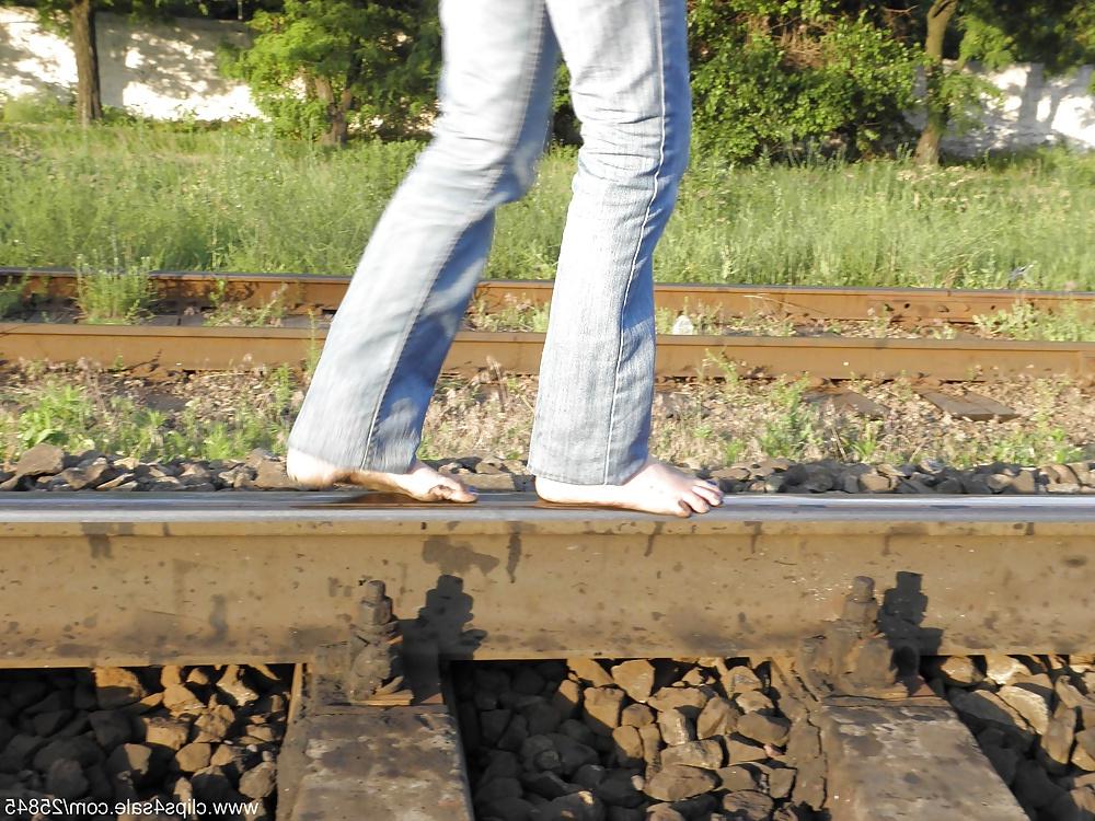 25P Railway dirty feet