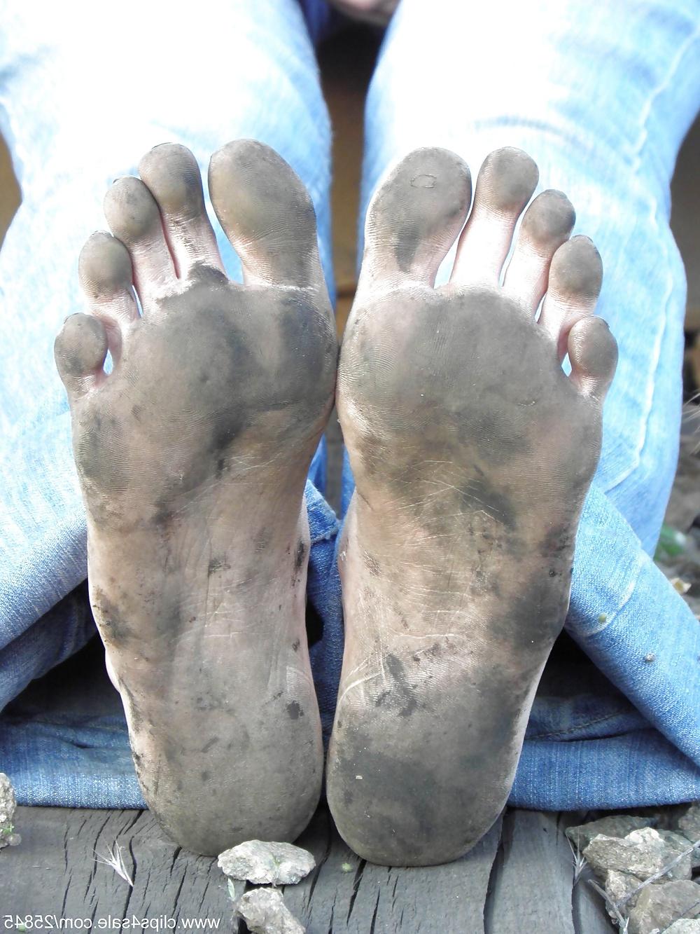 25P Railway dirty feet