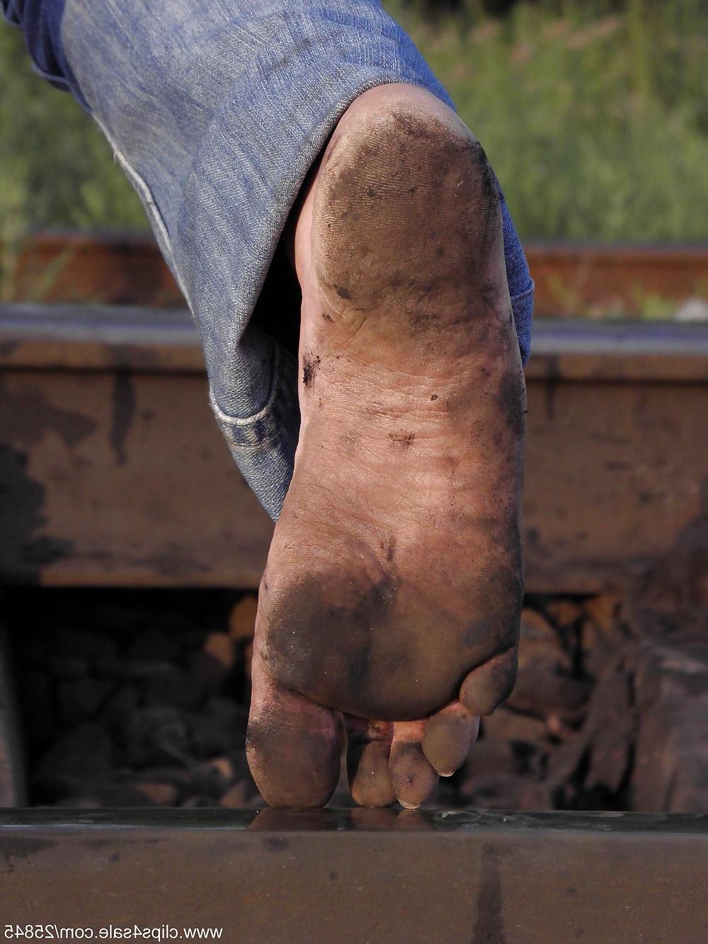 25P Railway dirty feet