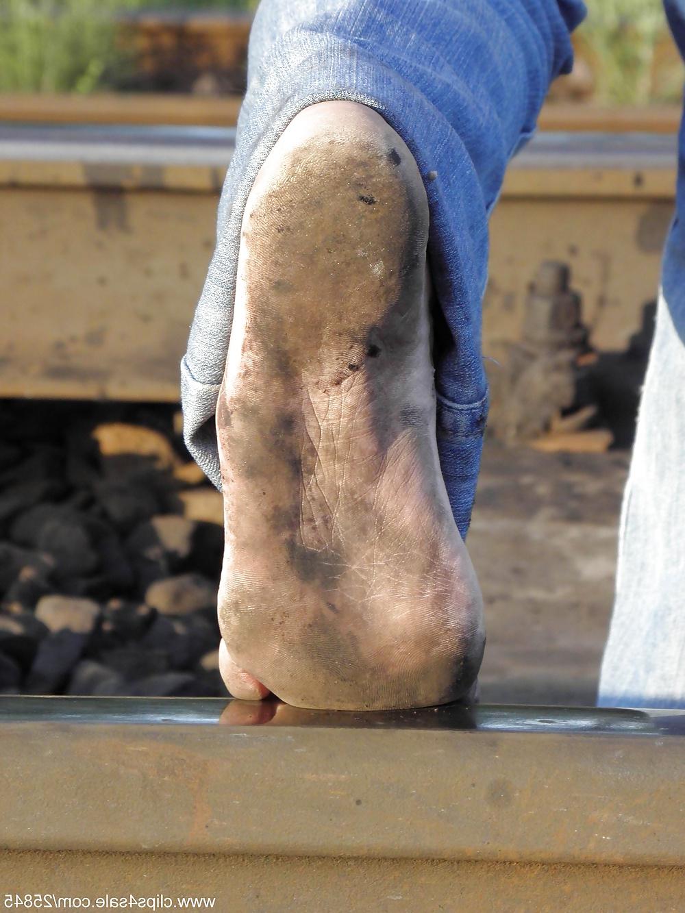 25P Railway dirty feet