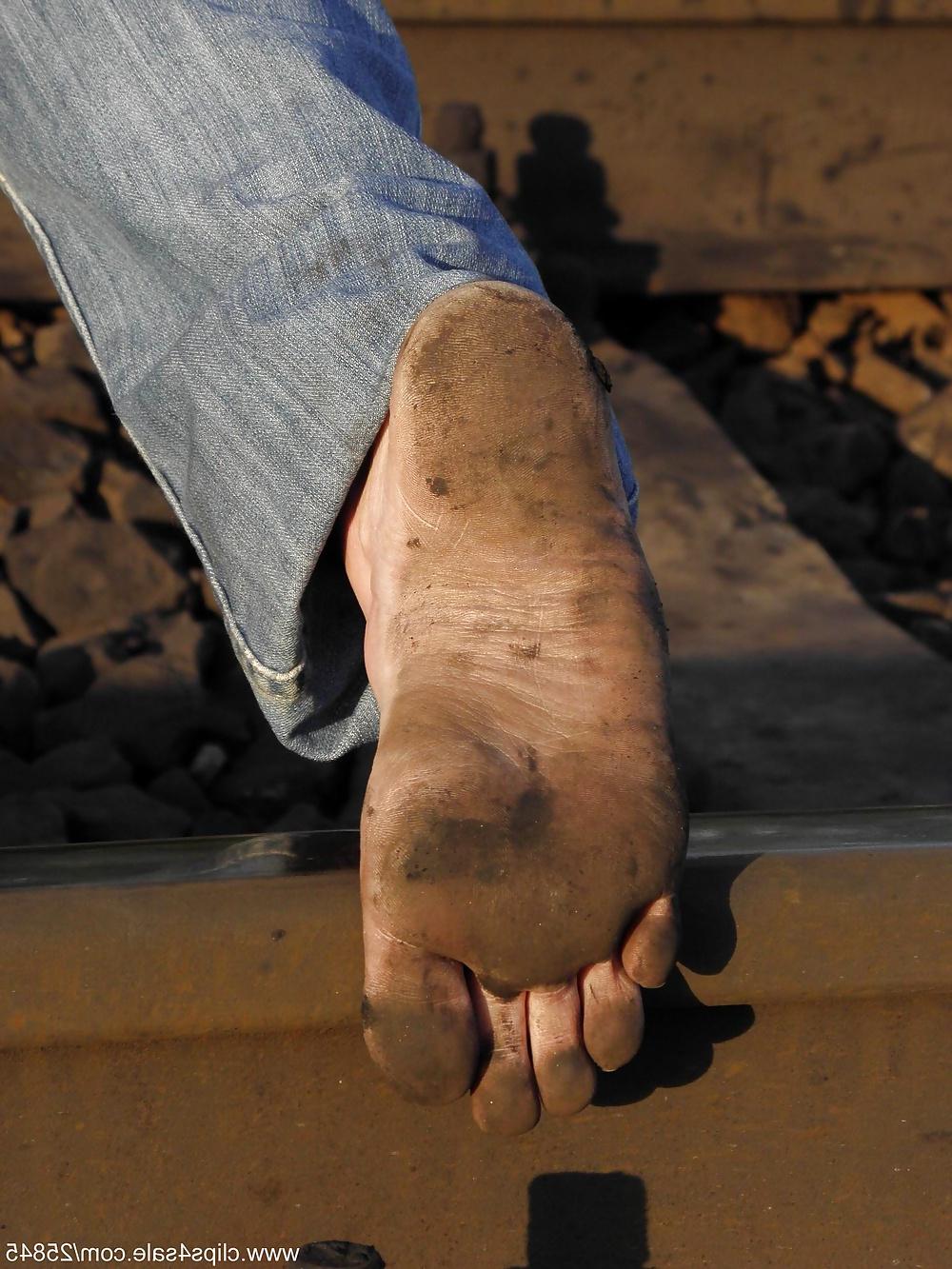 25P Railway dirty feet