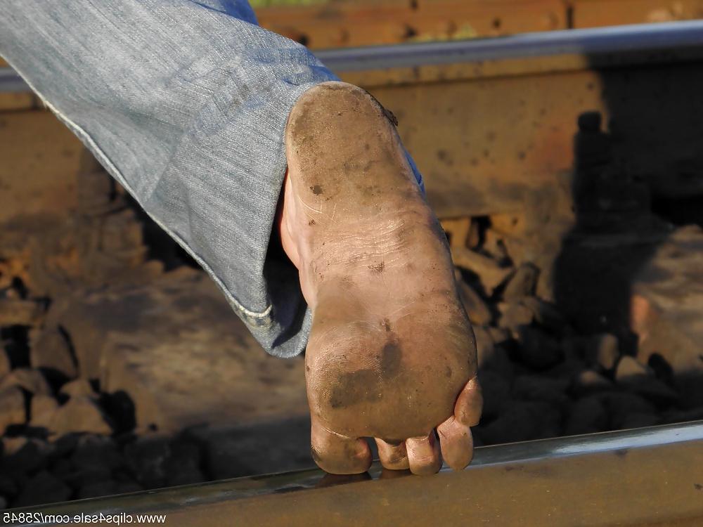 25P Railway dirty feet