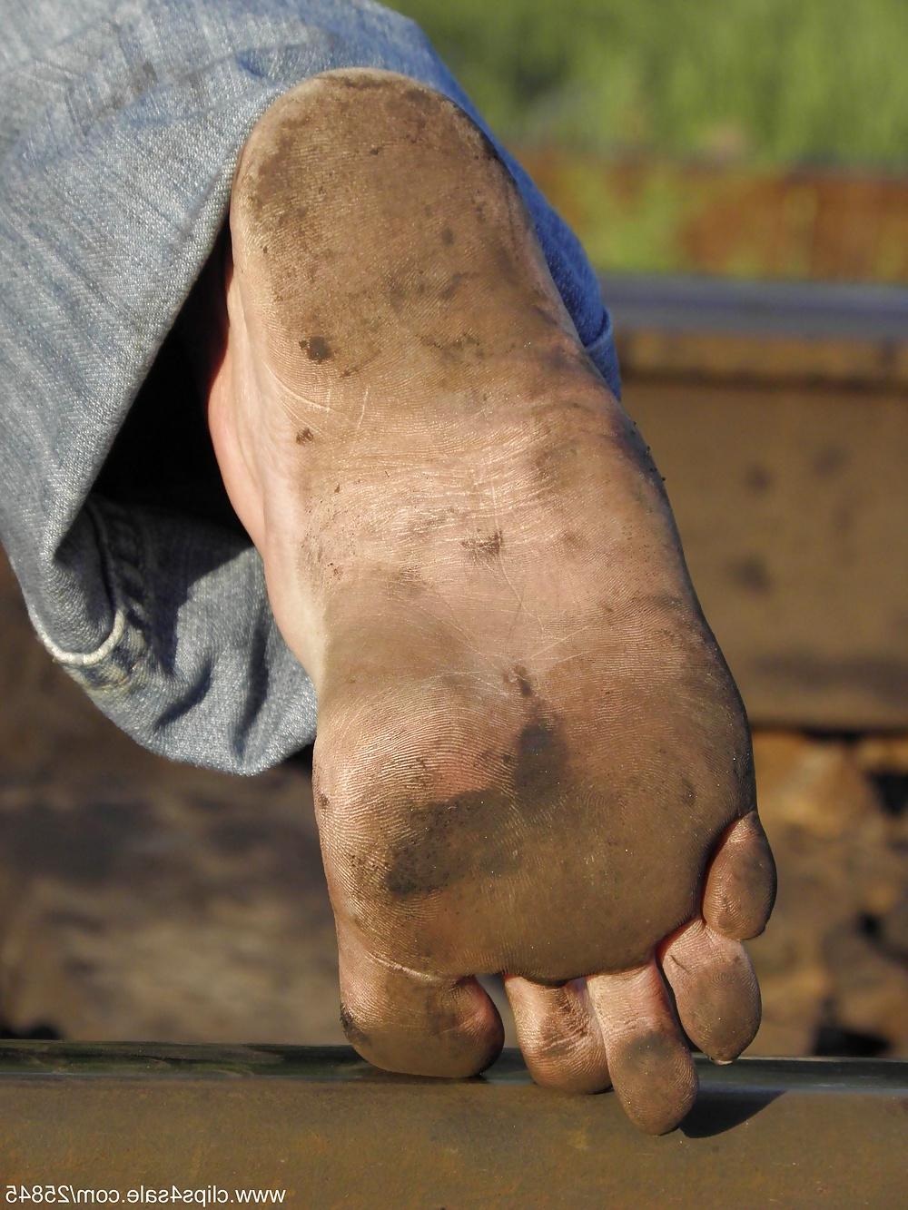 25P Railway dirty feet