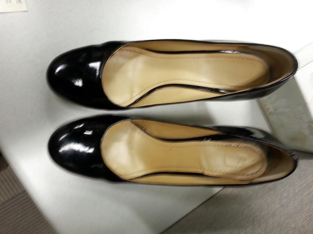 9P Coworker Chantelle's Shoes Perfect for Cumshot Worship