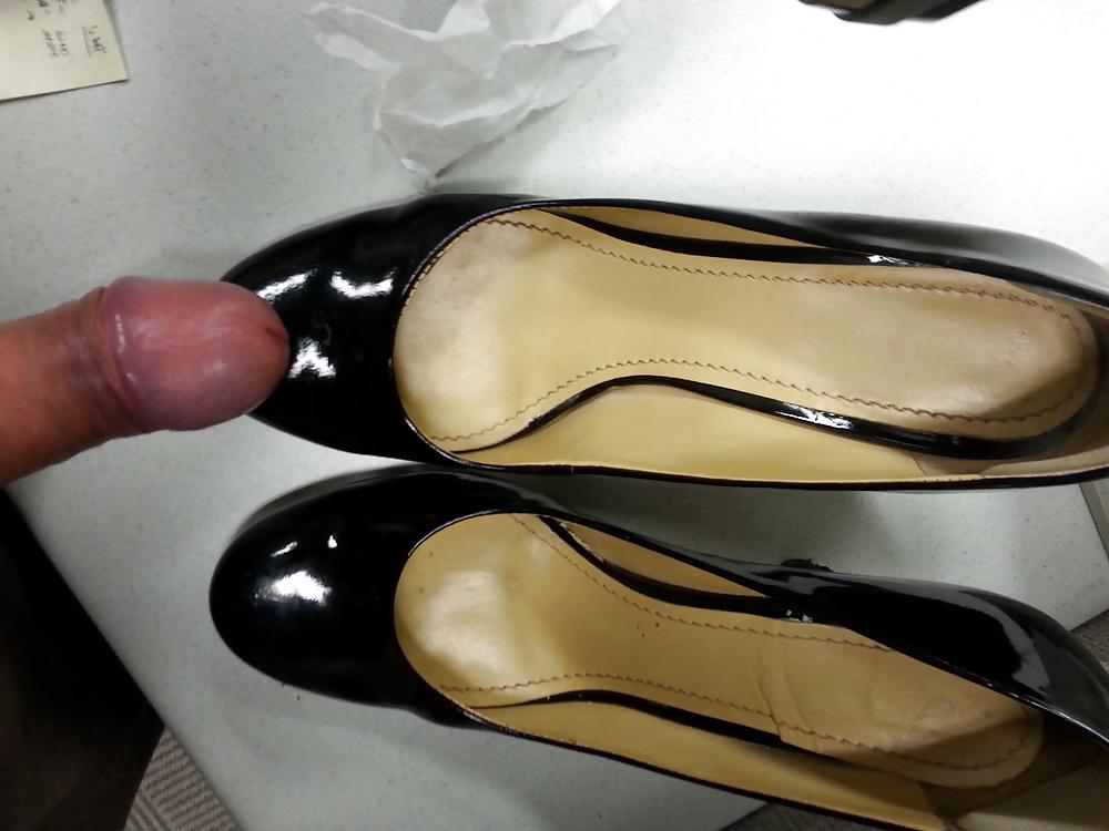 9P Coworker Chantelle's Shoes Perfect for Cumshot Worship
