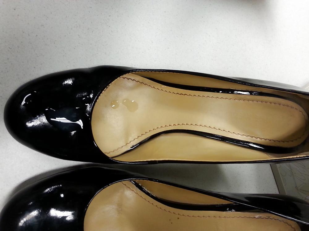 9P Coworker Chantelle's Shoes Perfect for Cumshot Worship