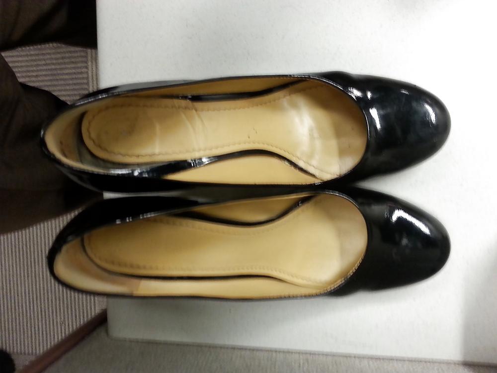 9P Coworker Chantelle's Shoes Perfect for Cumshot Worship