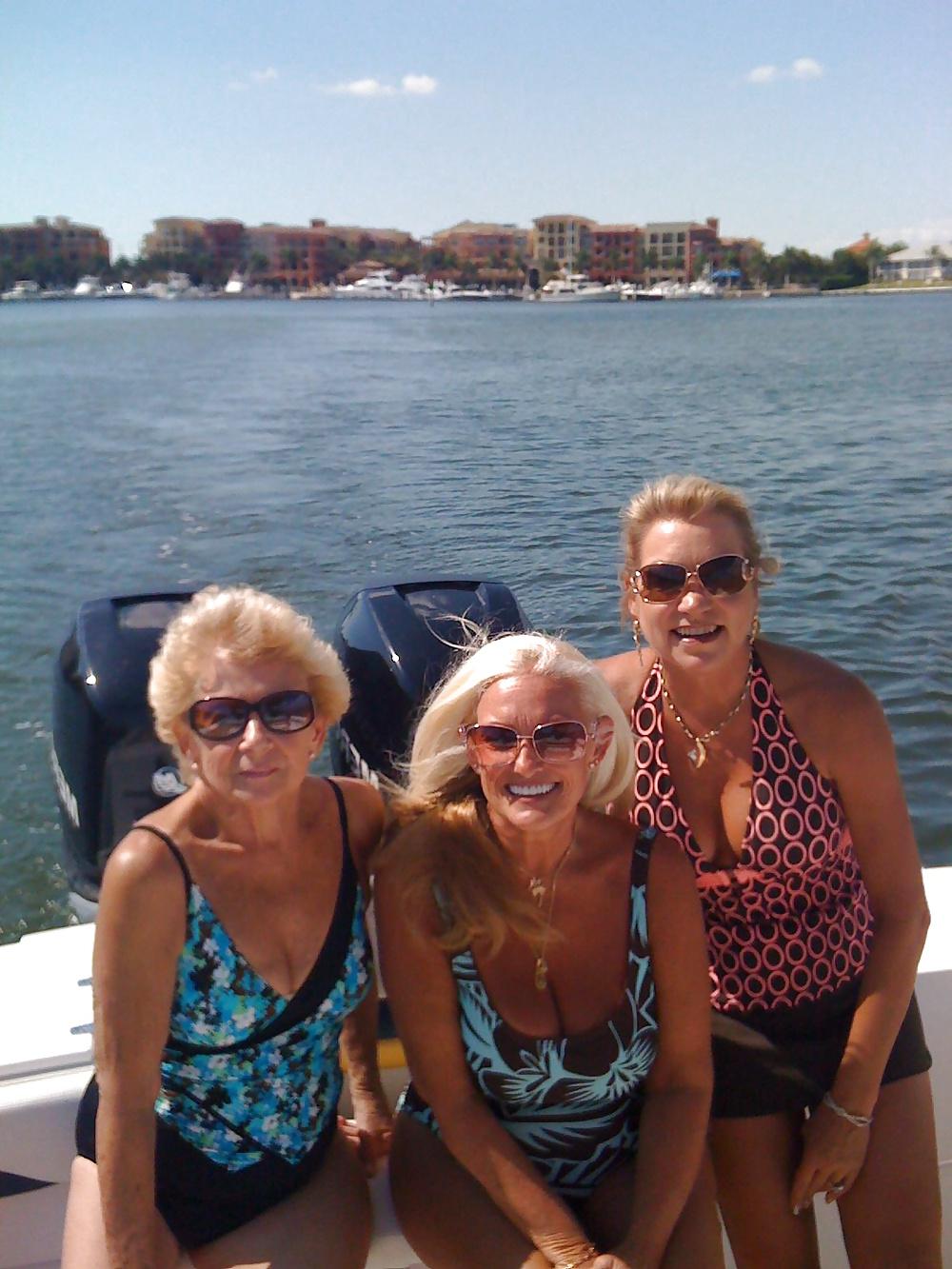 25P Swimsuit milfs