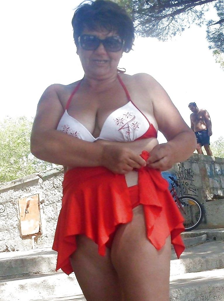 25P Swimsuit milfs