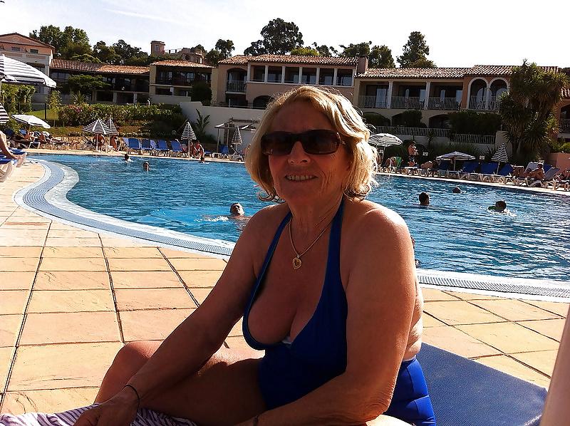 25P Swimsuit milfs