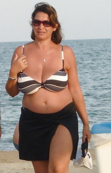 25P Swimsuit milfs