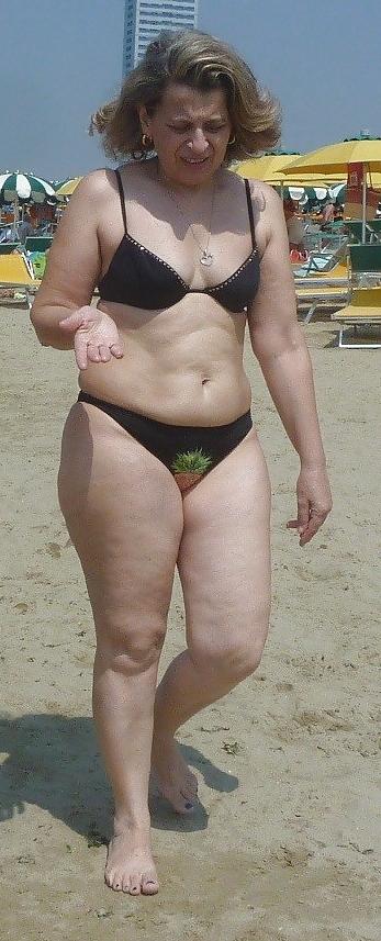 25P Swimsuit milfs