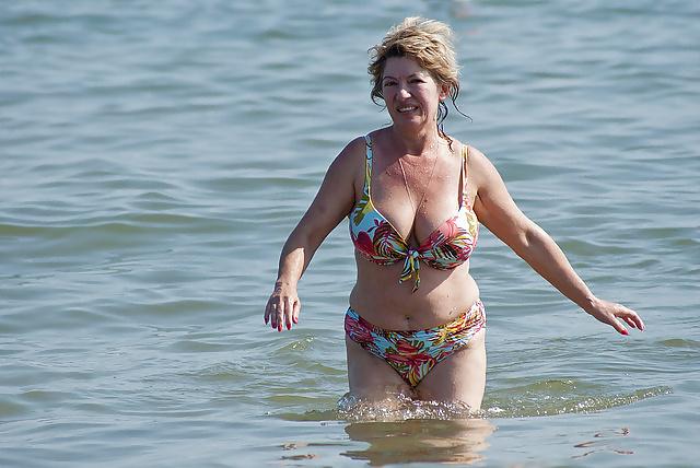 25P Swimsuit milfs