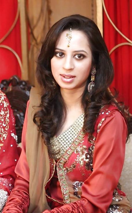 25P Random Pakistani Bitches for Big Black Cocks 3