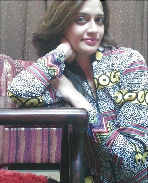 25P Random Pakistani Bitches for Big Black Cocks 3