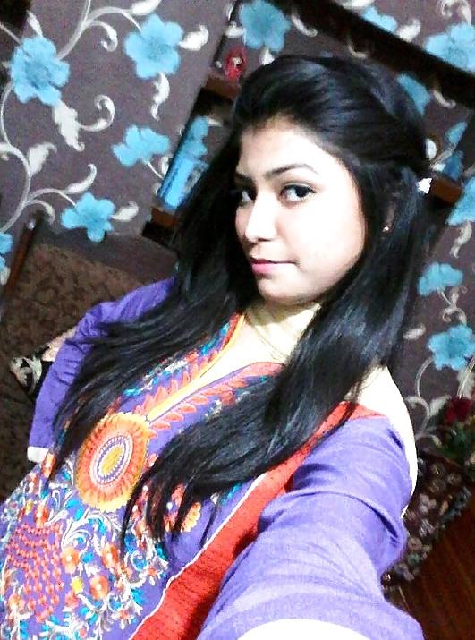 25P Random Pakistani Bitches for Big Black Cocks 3