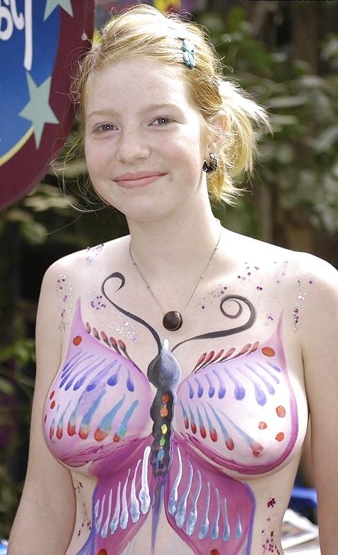 25P Girls with body paint