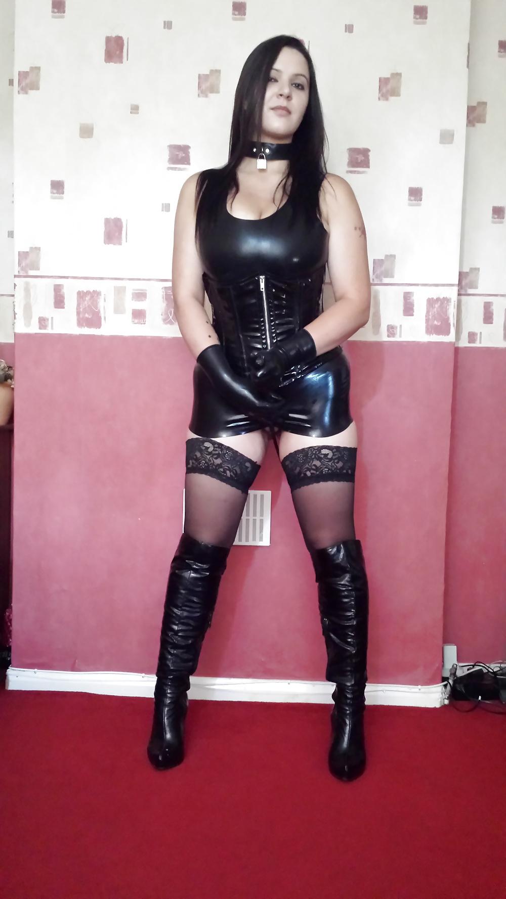9P Mistress's  new understudy in sexy rubber dress