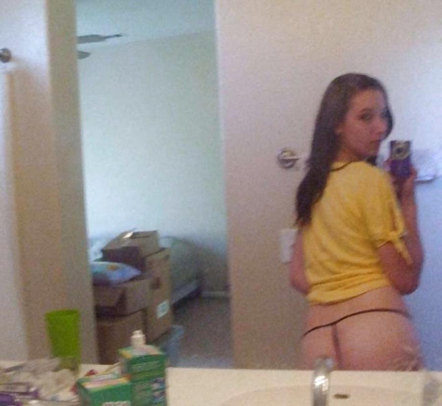 25P Lusty & Busty Teen Selfies 8