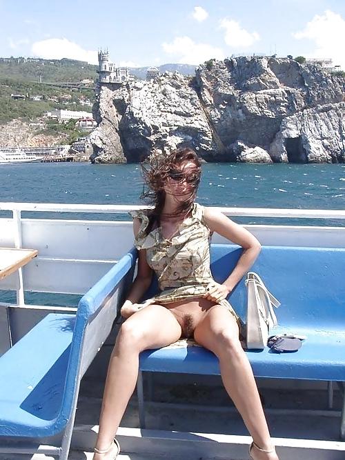 25P Bottomless and Hairy on a Boat