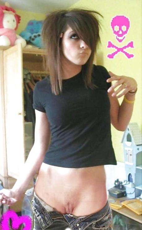 25P Lusty & Busty Teen GF Selfies 35