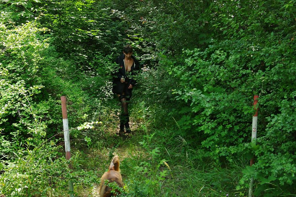 25P Wet and horny german milf dressing for  outdoor shooting