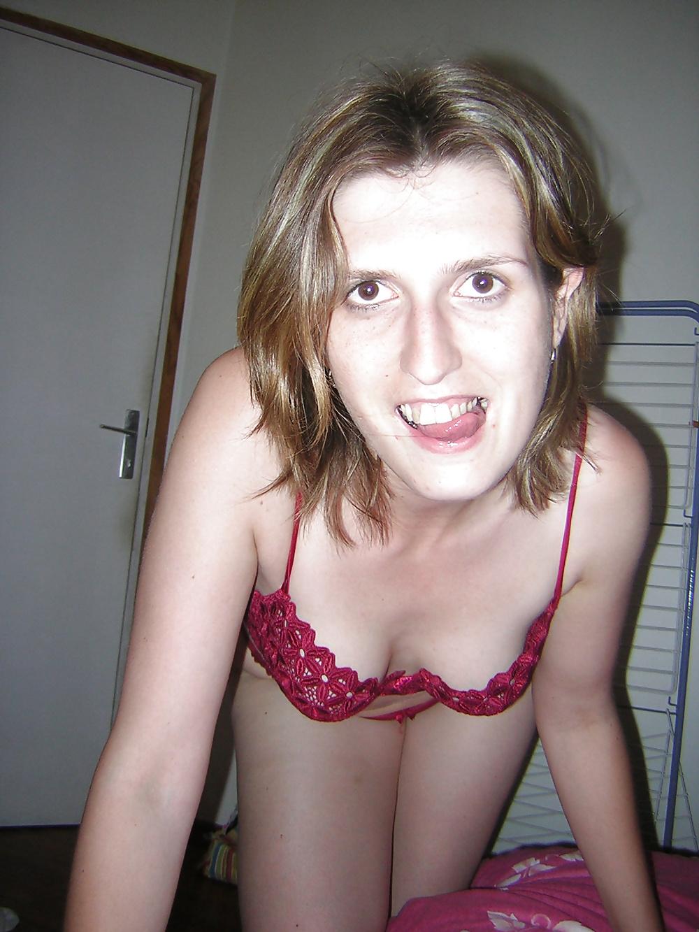 18P Aline french amateur do tease pose