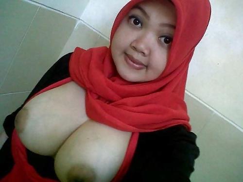 17P Awek Melayu Bertudung Tetek Besar