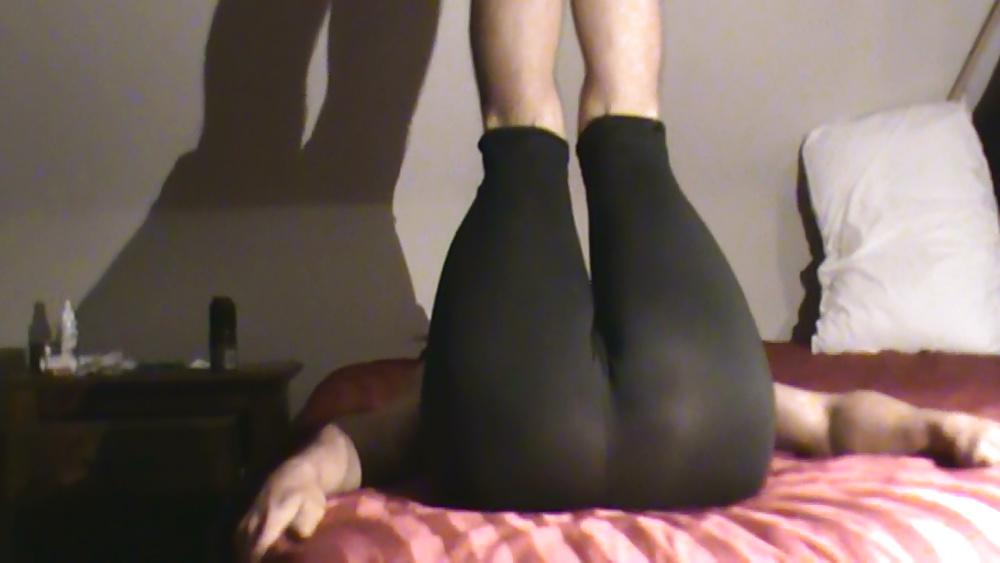 25P Slut jennifer toying her ass on her bed
