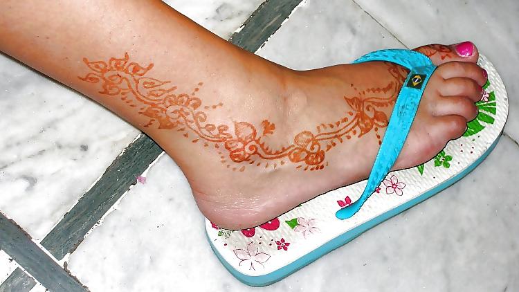 6P Henne footjob