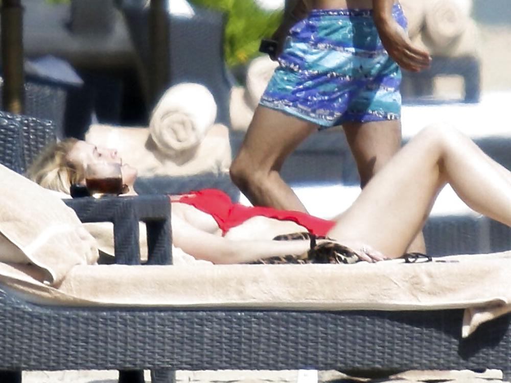 7P Ashlee Simpson new swimsuit pics