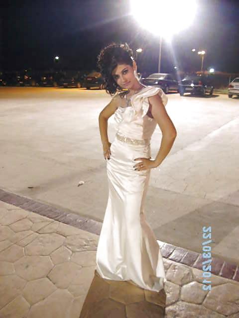15P Turkish girls in Night Dresses! Dirty Comments please!