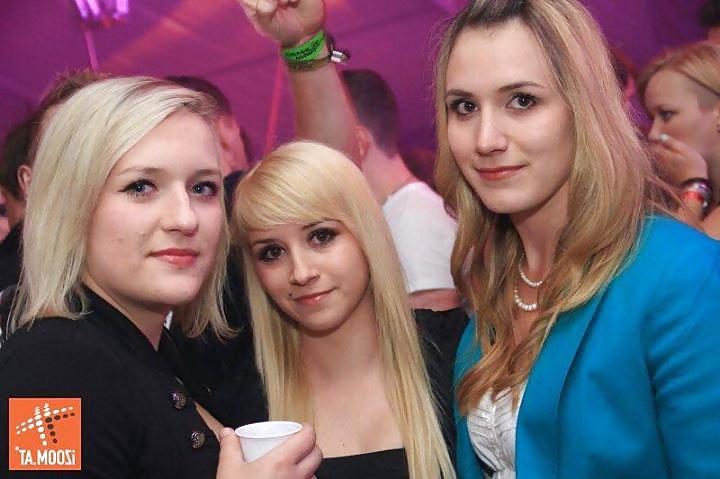 23P French salopes Facebook friends