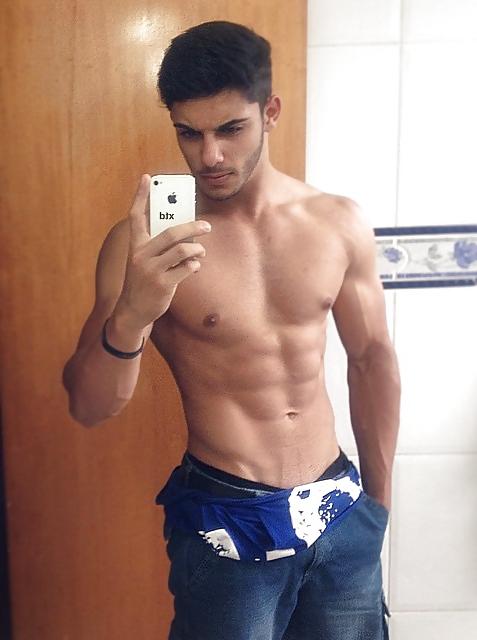 25P Hot Pakistani Guys!