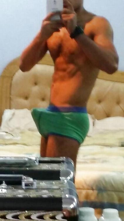 25P Hot Pakistani Guys!
