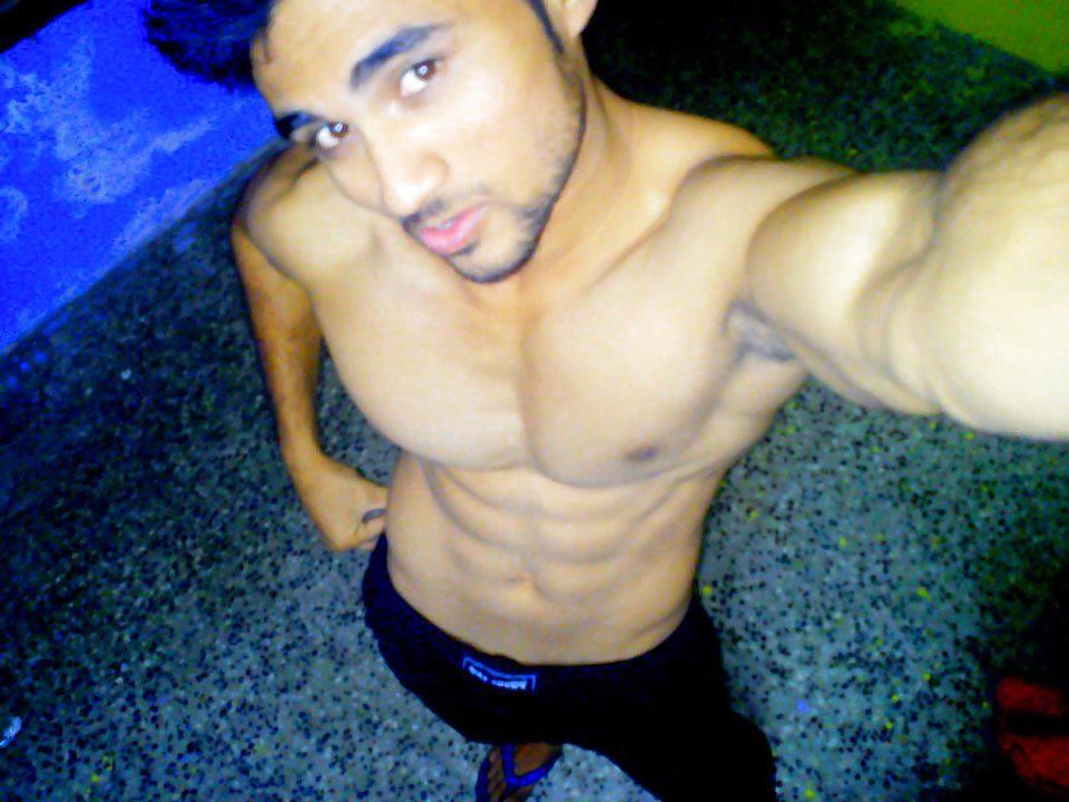 25P Hot Pakistani Guys!