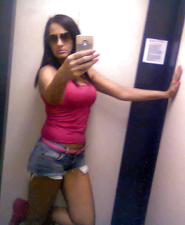 25P Serbian milf Romina