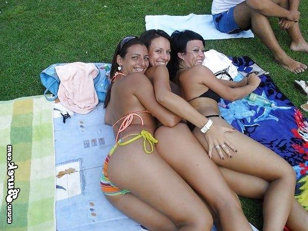21P SERBIAN GIRLS 