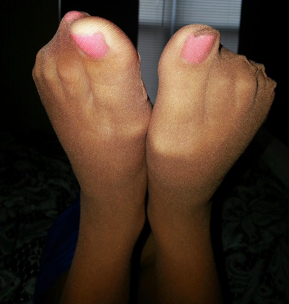 16P Pantyhosed secretary in heels tied up footjob