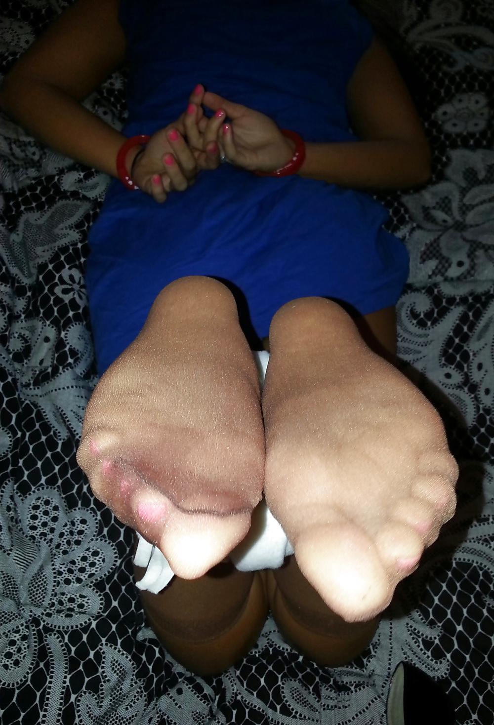 16P Pantyhosed secretary in heels tied up footjob
