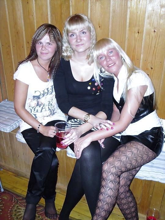 25P Romanian girls in pantyhose
