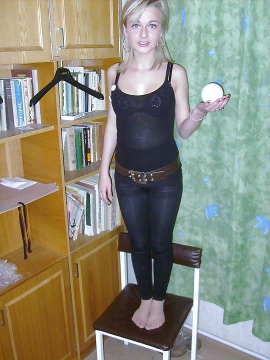 25P Romanian girls in pantyhose